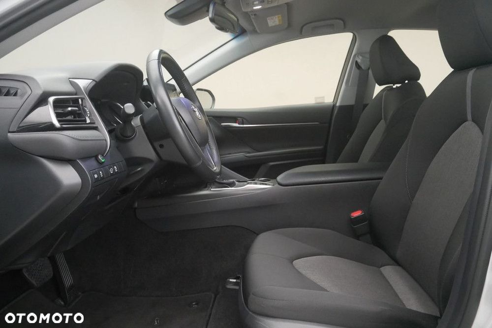 Toyota Camry 2.5 Hybrid Comfort CVT - 12