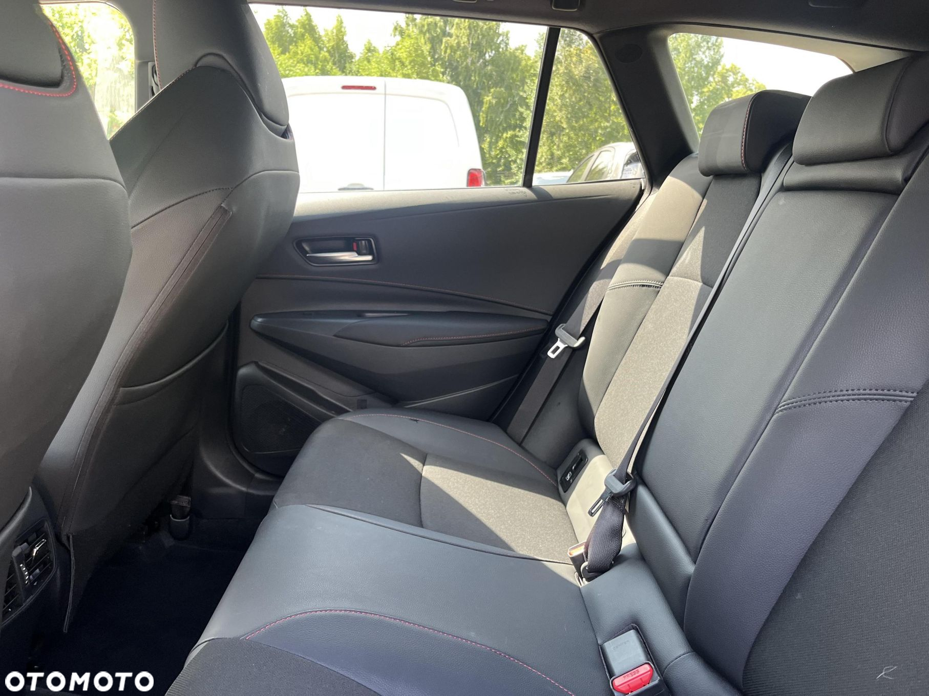 Toyota Corolla 2.0 Hybrid GR Sport - 12