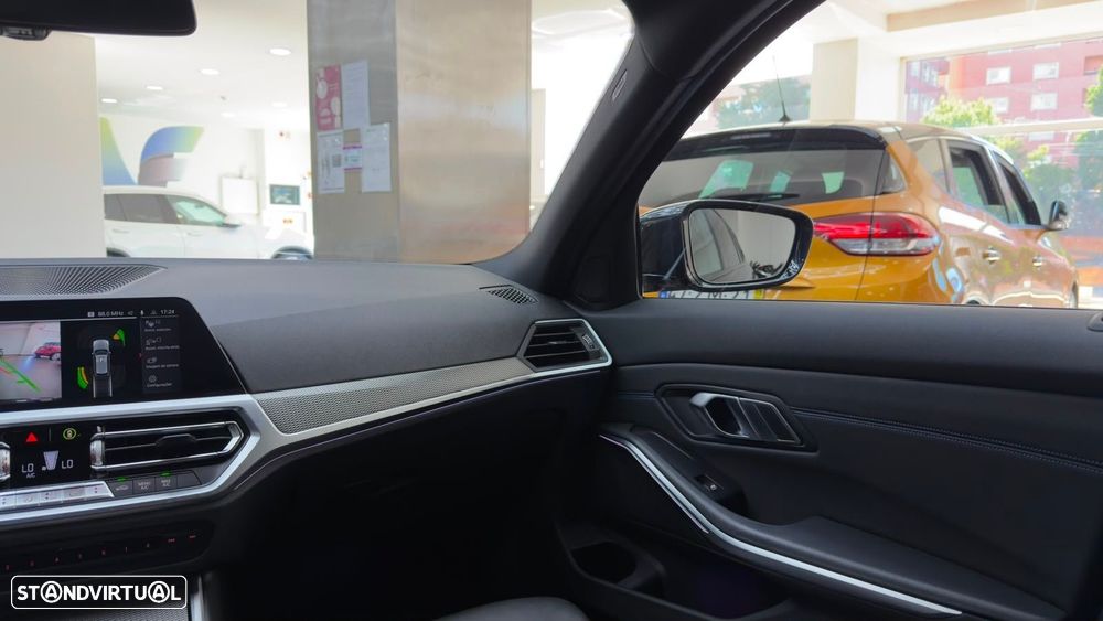 BMW 330 e Pack Desportivo M Pro Auto - 37