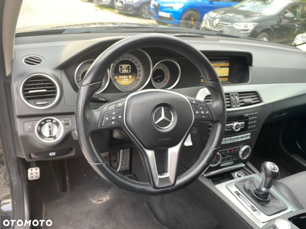 Mercedes-Benz Klasa C 180 CGI Automatik BlueEFFICIENCY Avantgarde - 22