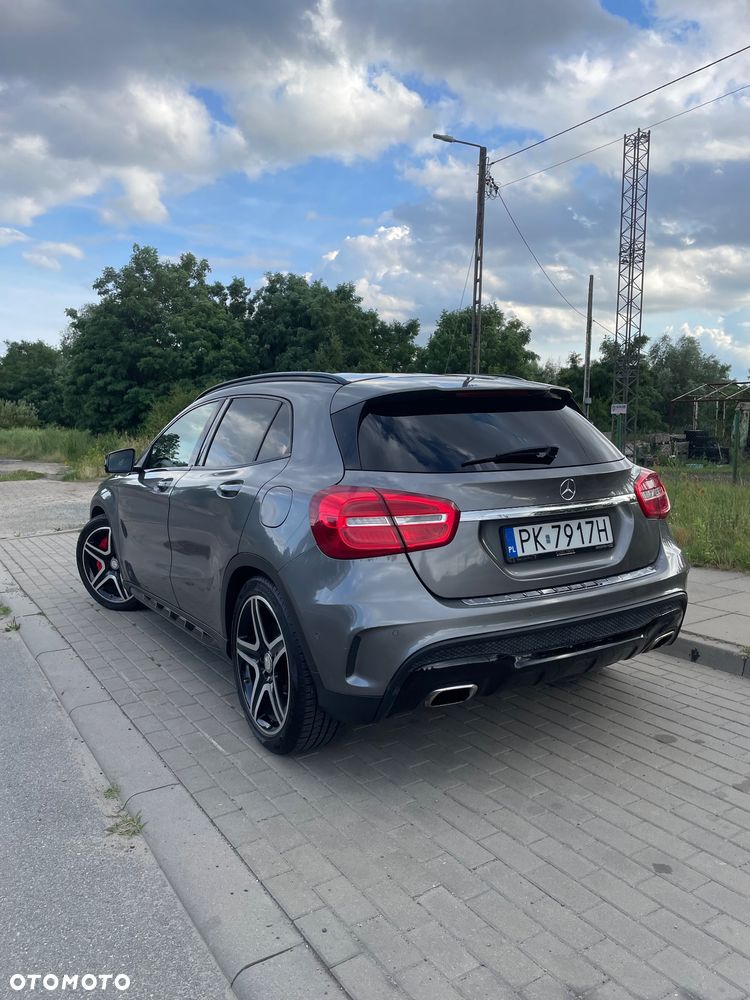 Mercedes-Benz GLA - 8