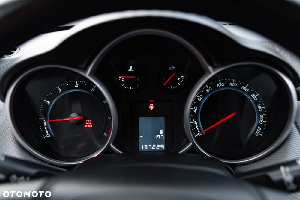 Chevrolet Cruze 1.8 LS - 29