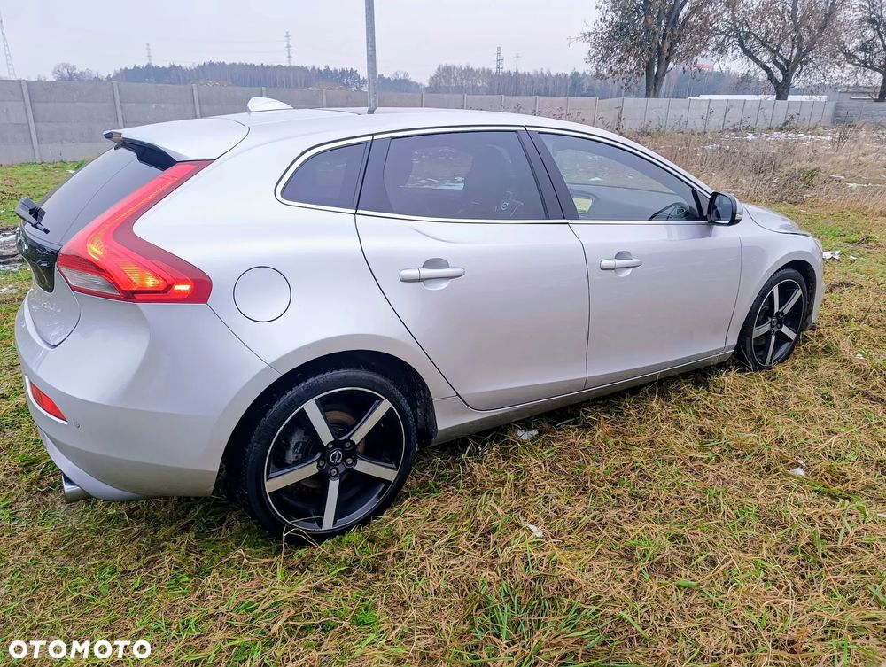 Volvo V40 T3 R Design - 7