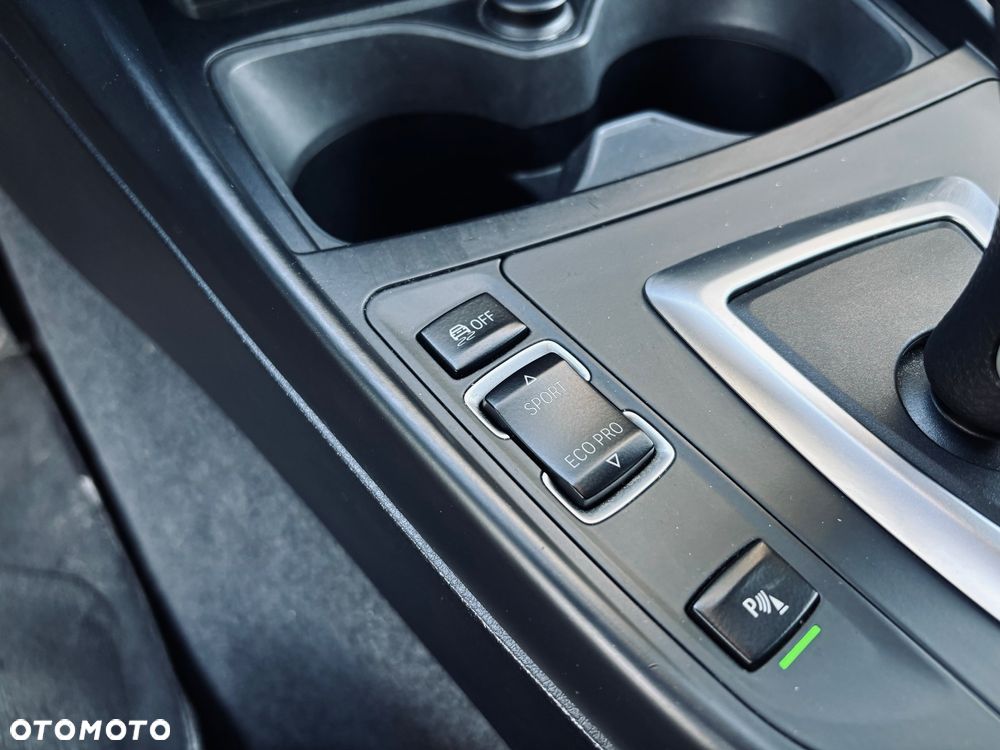 BMW Seria 1 118i GPF Sport Line - 24