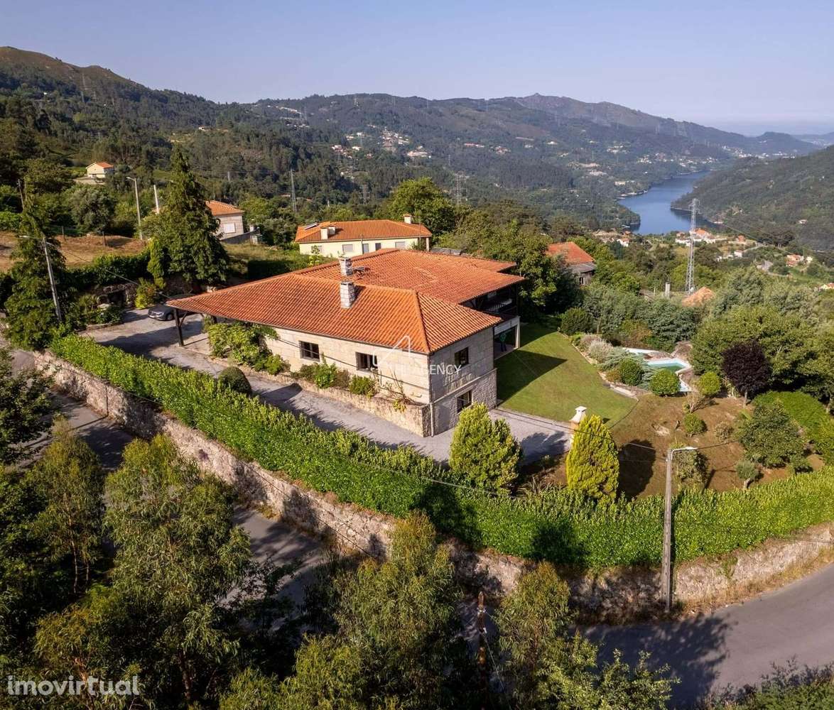Oportunidade Única no Gerês: Moradia de 3 Quartos com Piscina Natural - Grande imagem: 5/33
