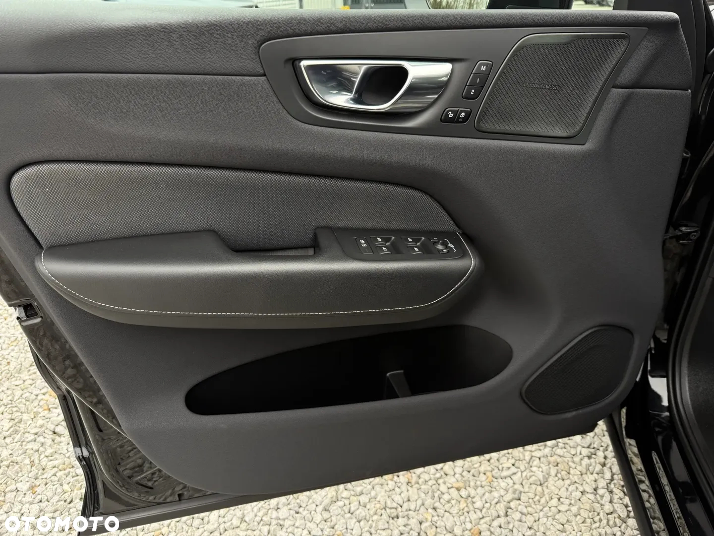 Volvo XC 60 T8 Plug-In Hybrid AWD R-Design - 27