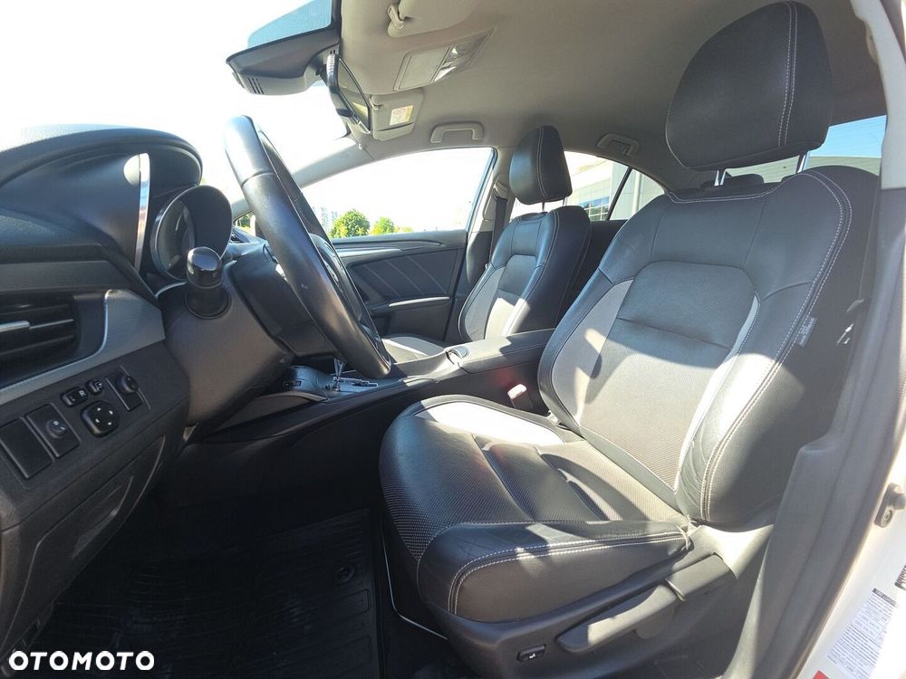 Toyota Avensis 1.8 Premium MS - 13