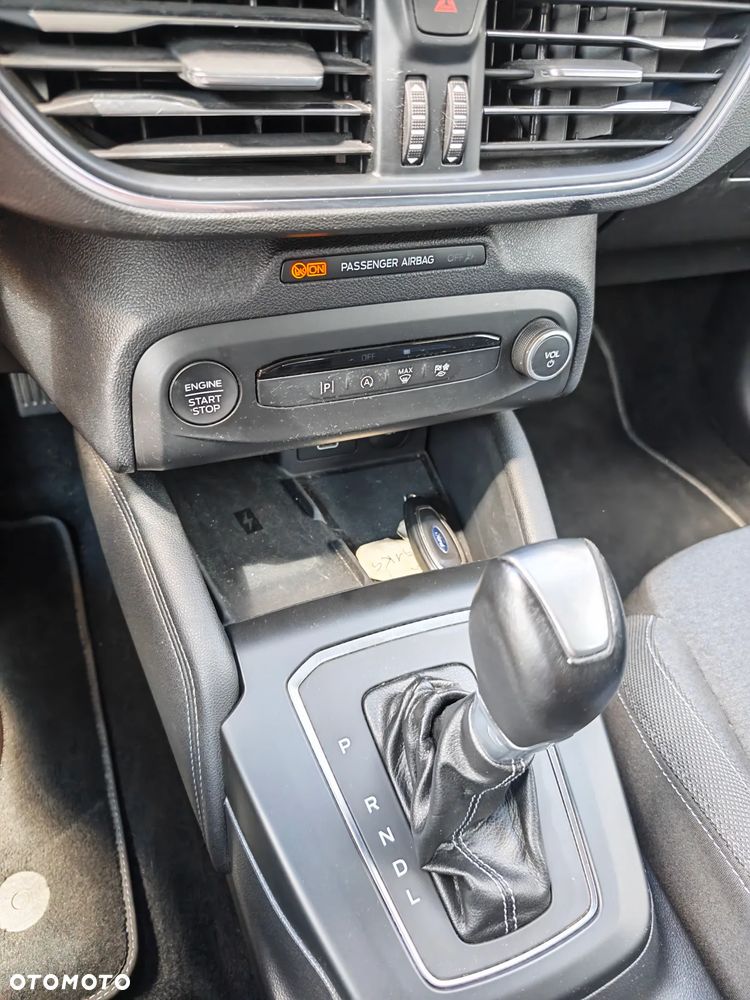 Ford Focus 1.0 EcoBoost Hybrid ACTIVE - 22