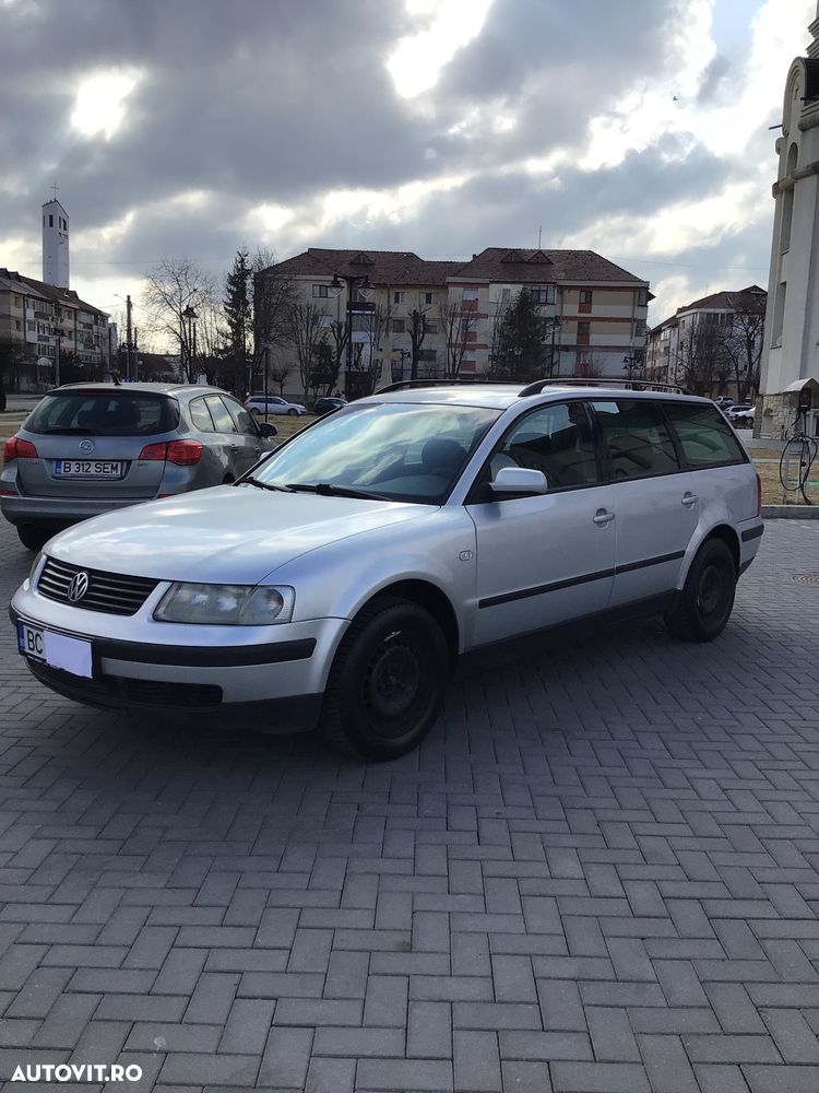 Volkswagen Passat - 1