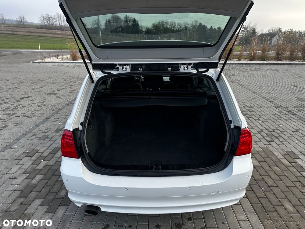 BMW Seria 3 318i - 9