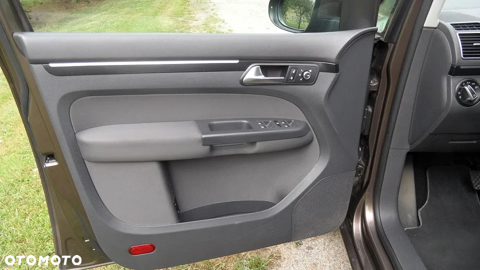 Volkswagen Touran 2.0 TDI DPF Highline DSG - 13