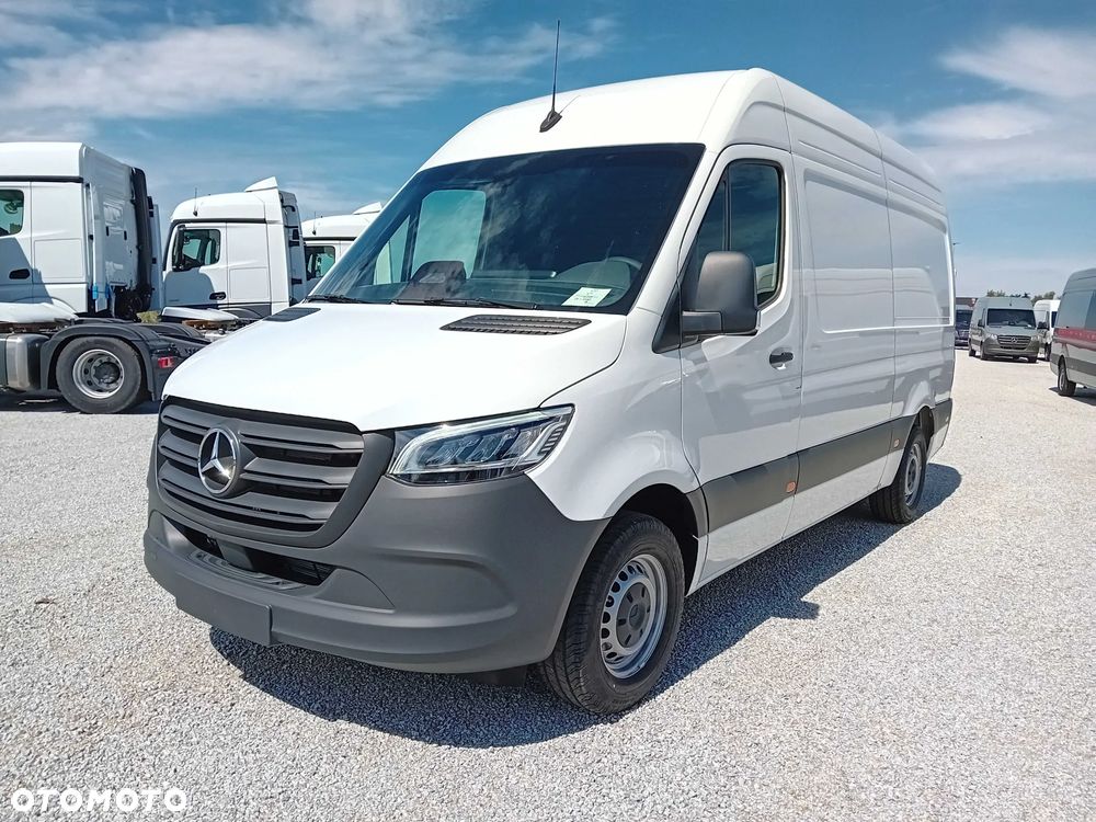Mercedes-Benz Sprinter - 4