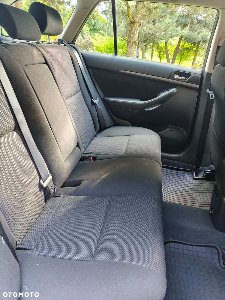 Toyota Avensis 1.8 VVT-i Combi - 22