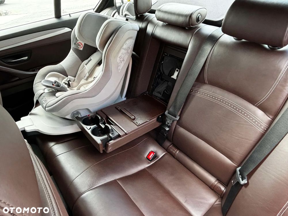 BMW Seria 5 M550d xDrive - 35