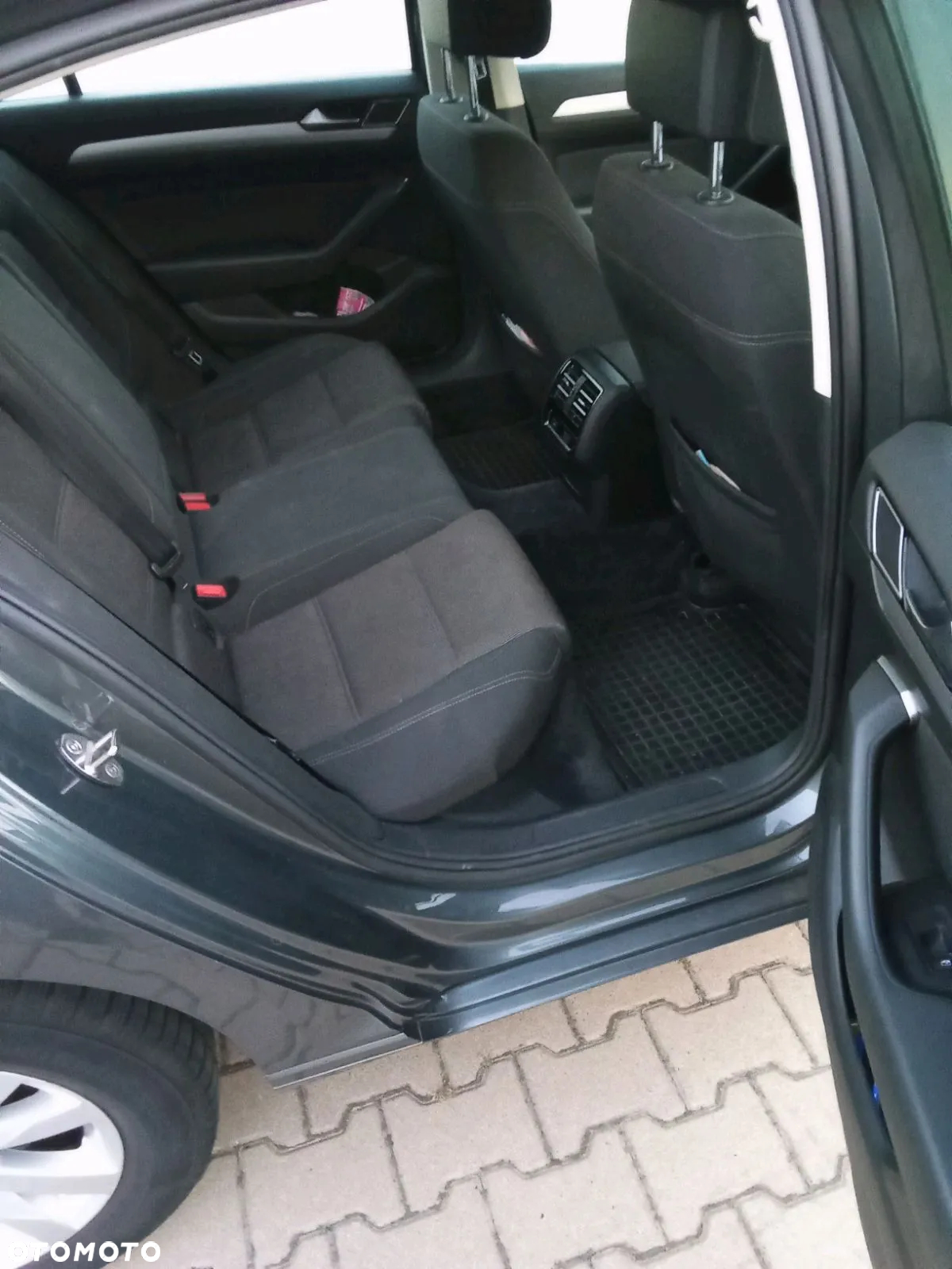 Volkswagen Passat 1.6 TDI BMT Comfortline - 13