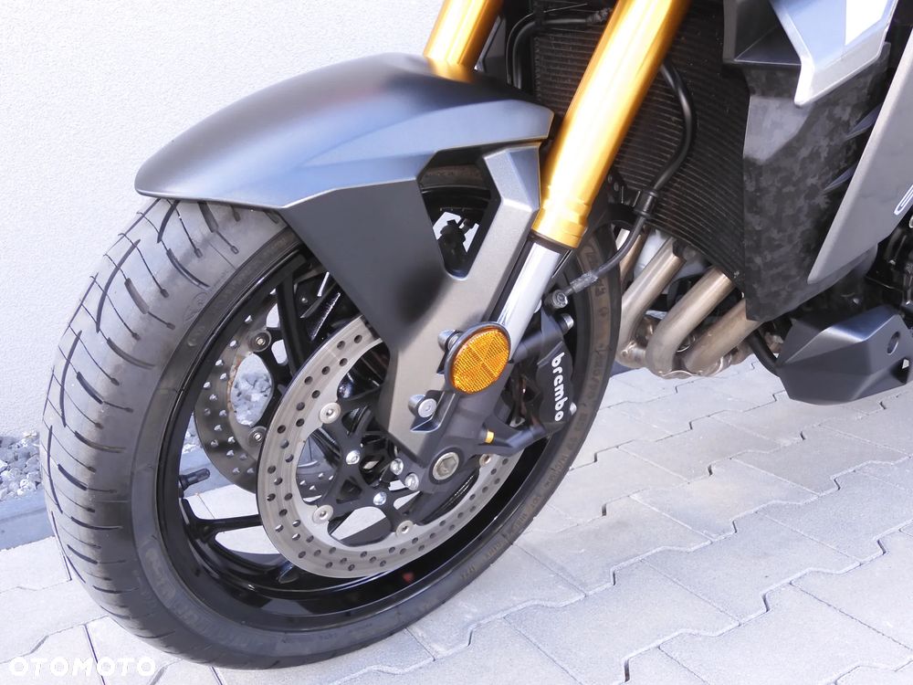 Suzuki GSX 1000 - 28