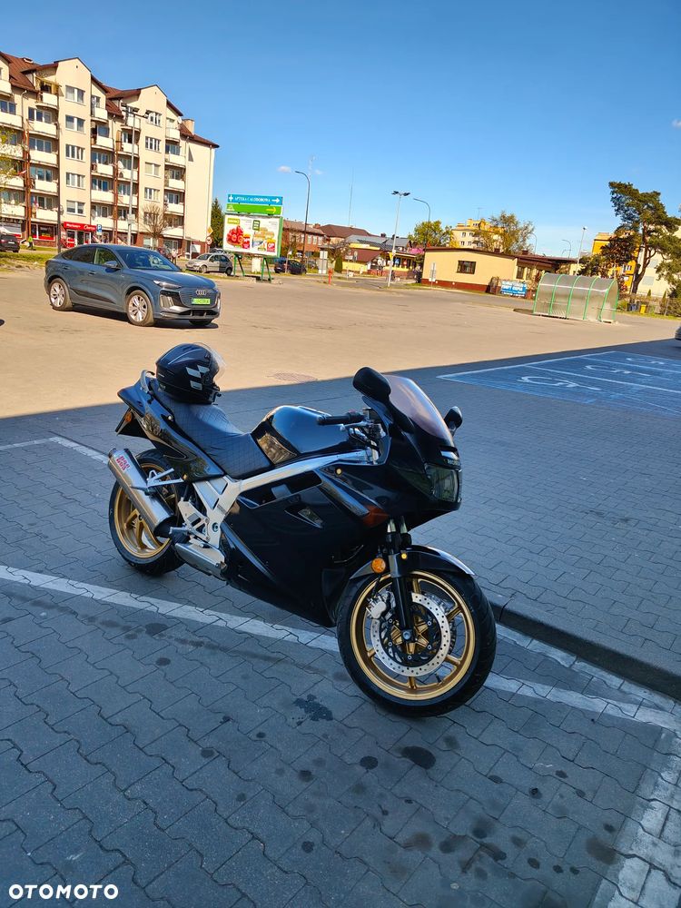 Honda VFR - 2