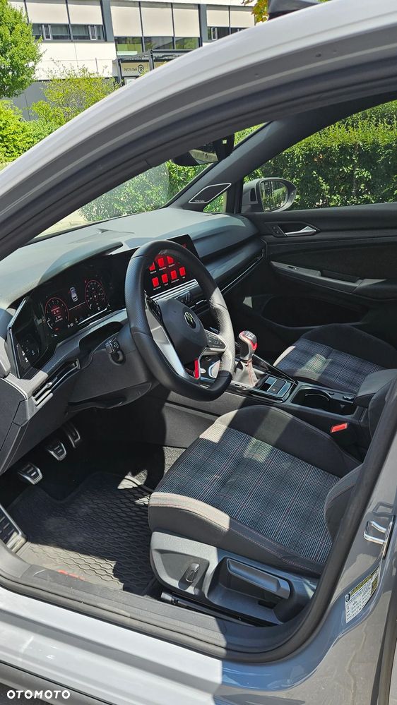 Volkswagen Golf - 11