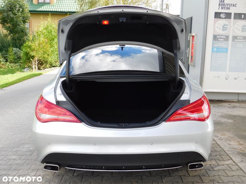 Mercedes-Benz CLA 180 AMG Line - 9