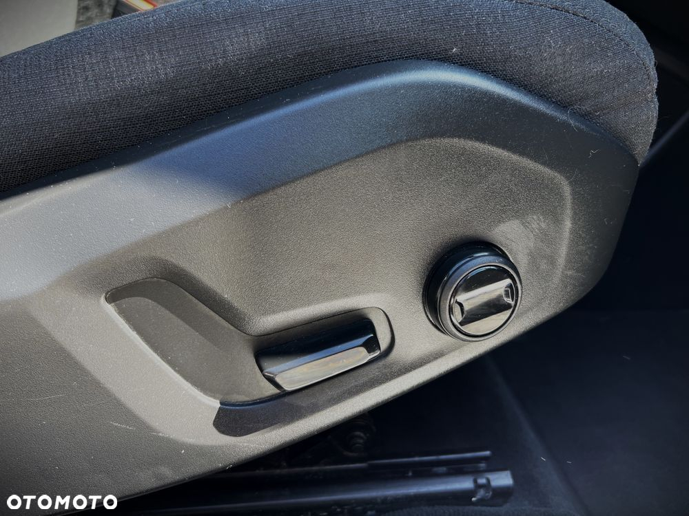 Volvo V60 T4 Momentum Pro - 34