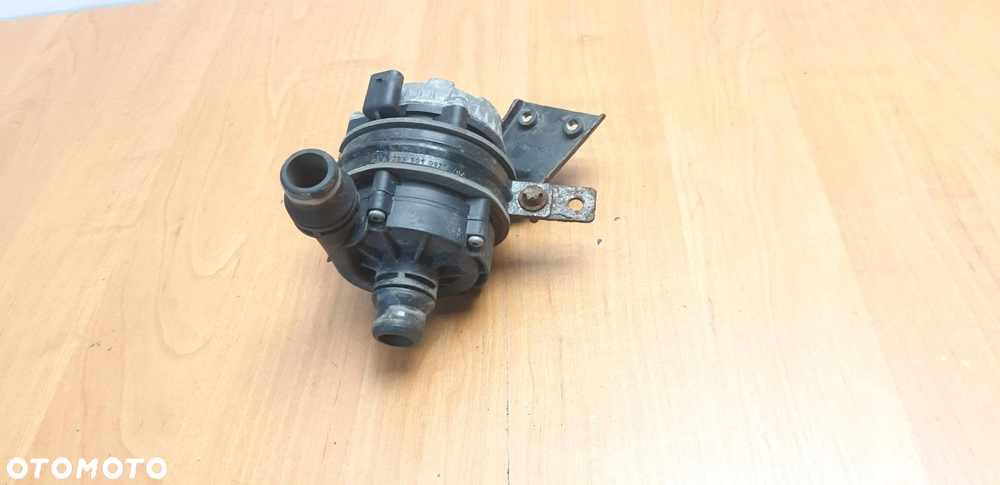 Mercedes E Klasa W213 pompa wody A0005002686 - 2