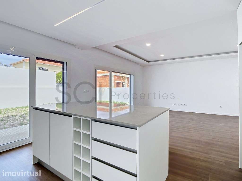 Moradia Térrea independente T3 com pérgula 20m2, Fernão Ferro - Grande imagem: 5/25