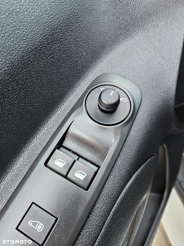 Opel Combo 1.2BENZ 110KM VAN - 13