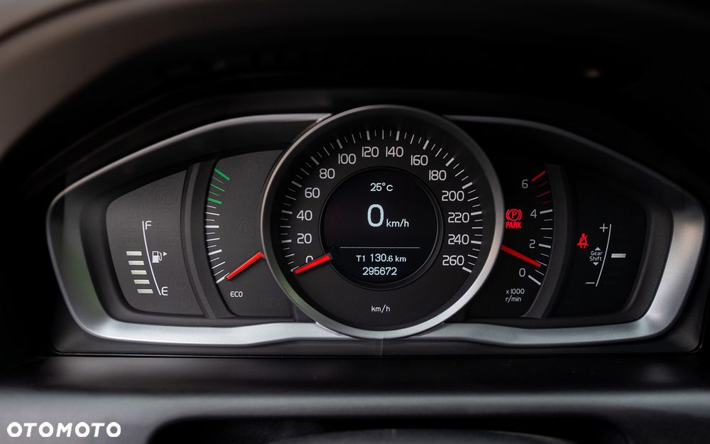 Volvo XC 60 D4 Drive-E Ocean Race - 28