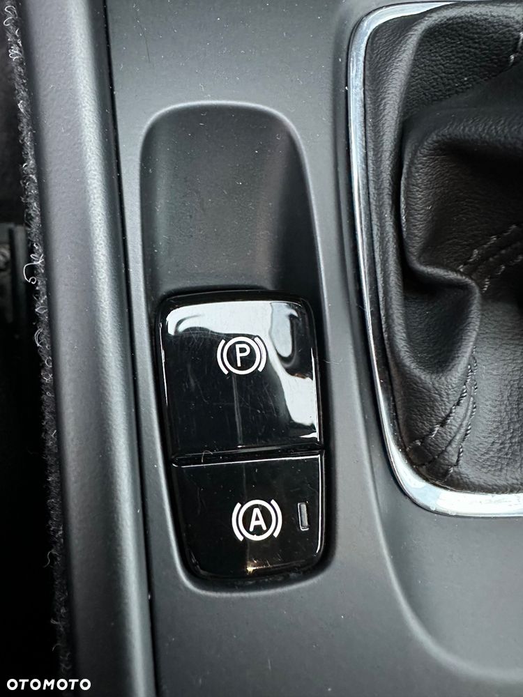 Volvo XC 40 T3 Momentum Pro - 24