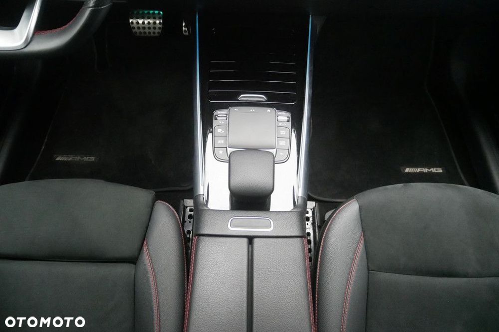 Mercedes-Benz GLB - 11