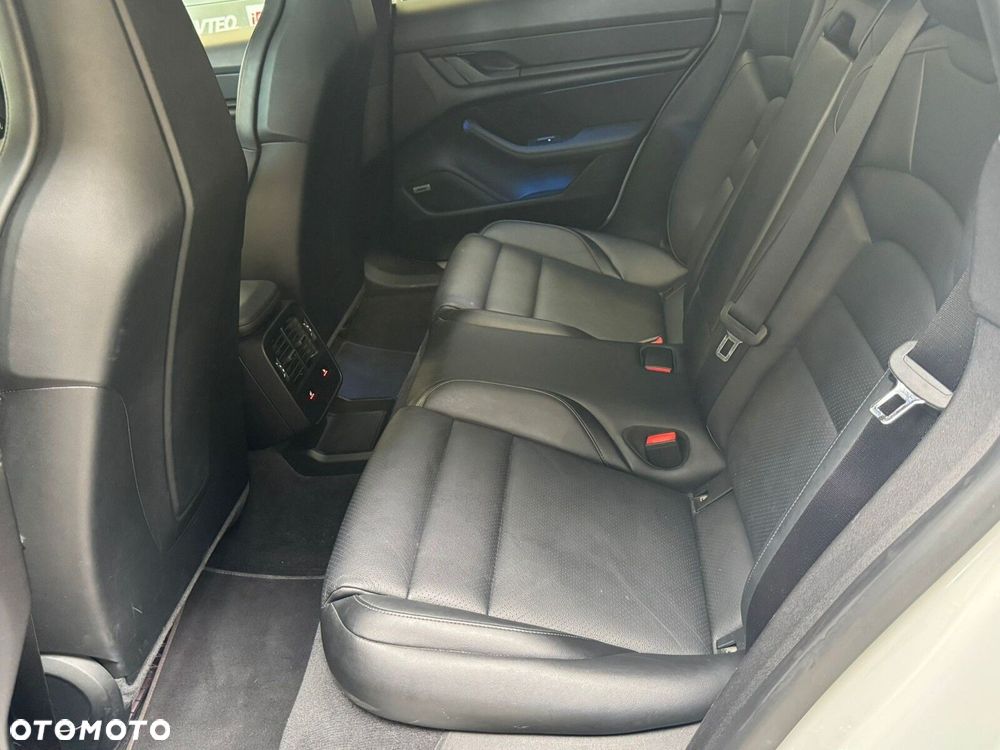 Porsche Taycan 105kWh Performance Plus - 31