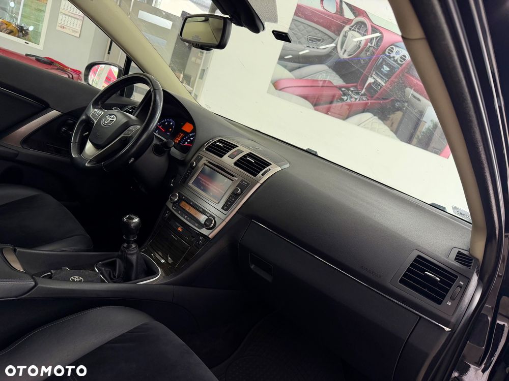 Toyota Avensis 2.0 D-4D Luna - 23