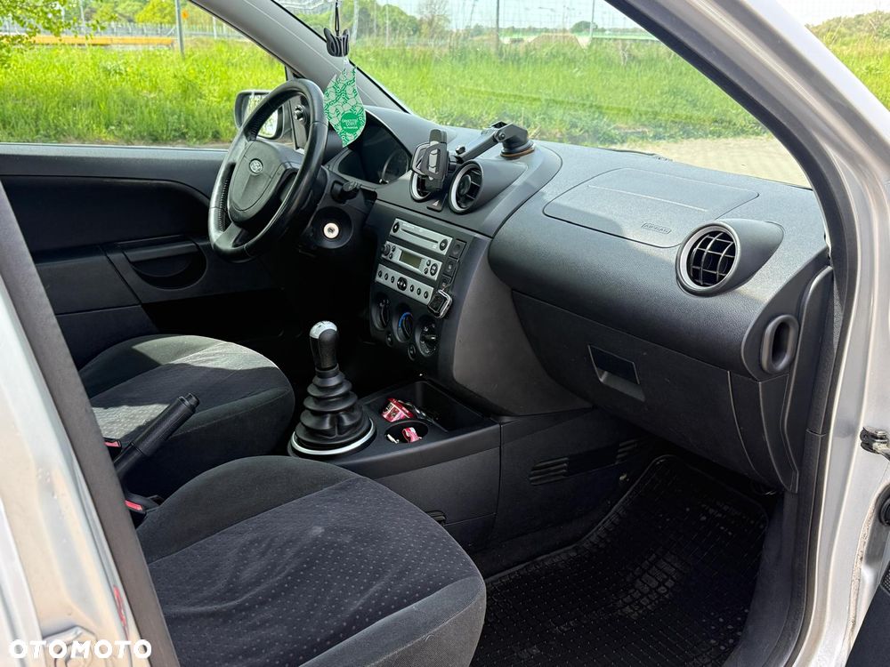 Ford Fiesta 1.4 Ghia - 12