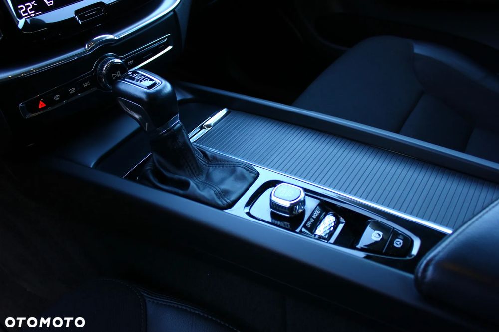 Volvo XC 60 D4 Momentum Pro - 28