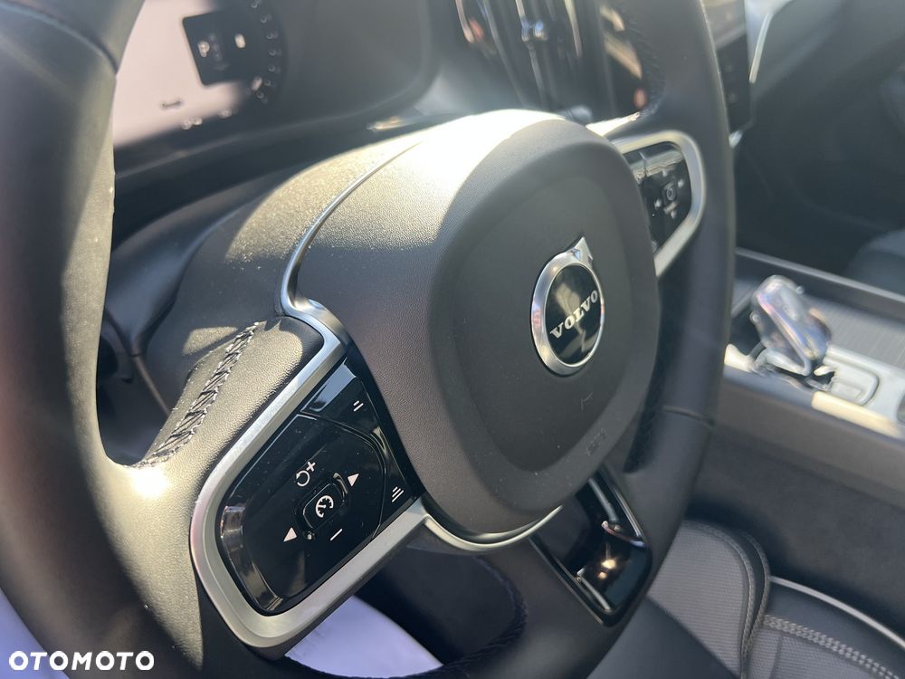 Volvo XC 60 B5 B AWD Plus Black Edition - 19