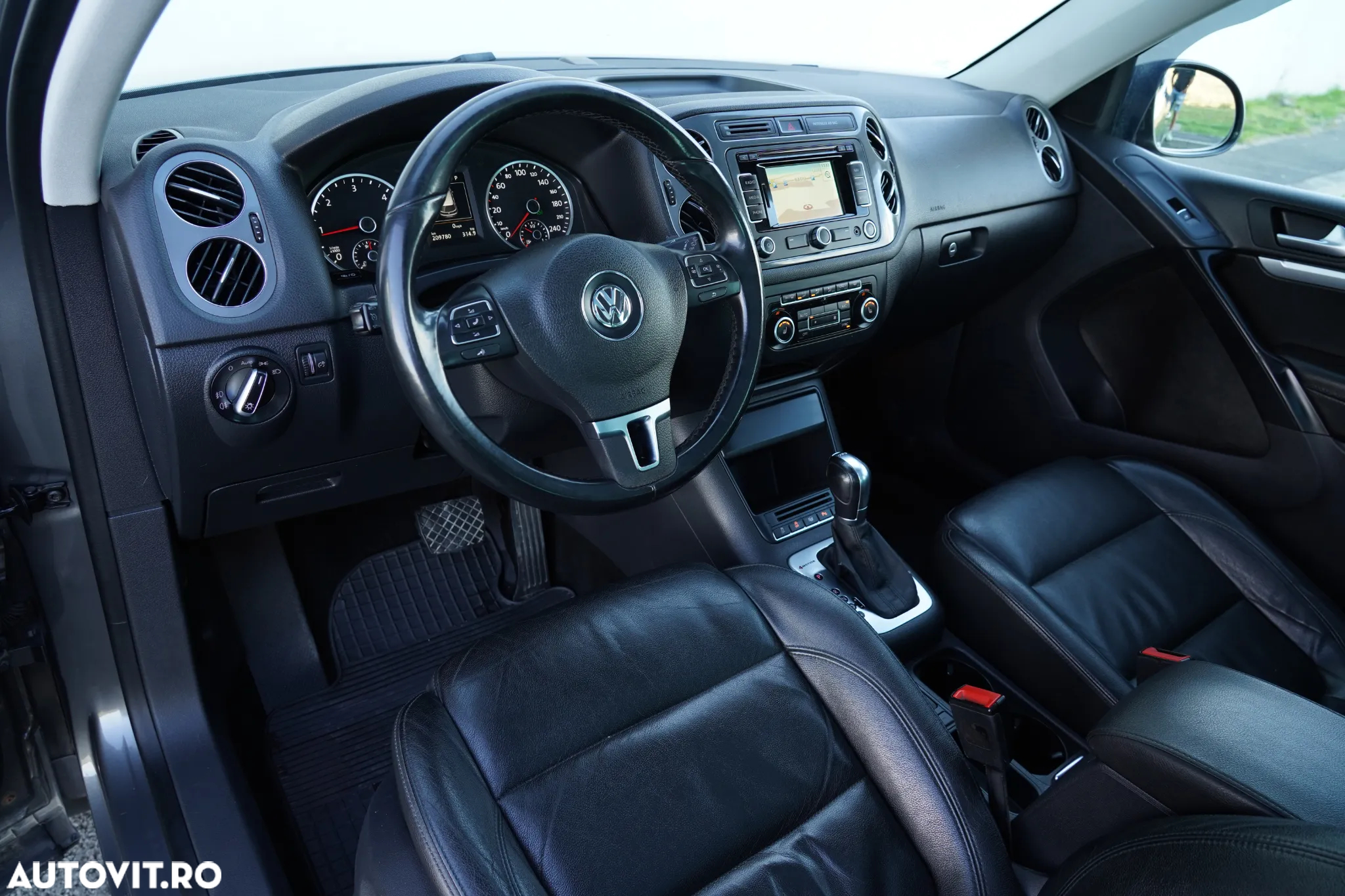 Volkswagen Tiguan 2.0 TDI DPF 4Motion BlueMotion Technology DSG Exclusive - 9