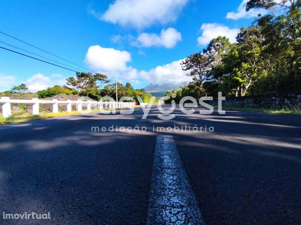 Terreno com possibilidade de construção nas Bandeiras, ilha do Pico - Grande imagem: 2/24