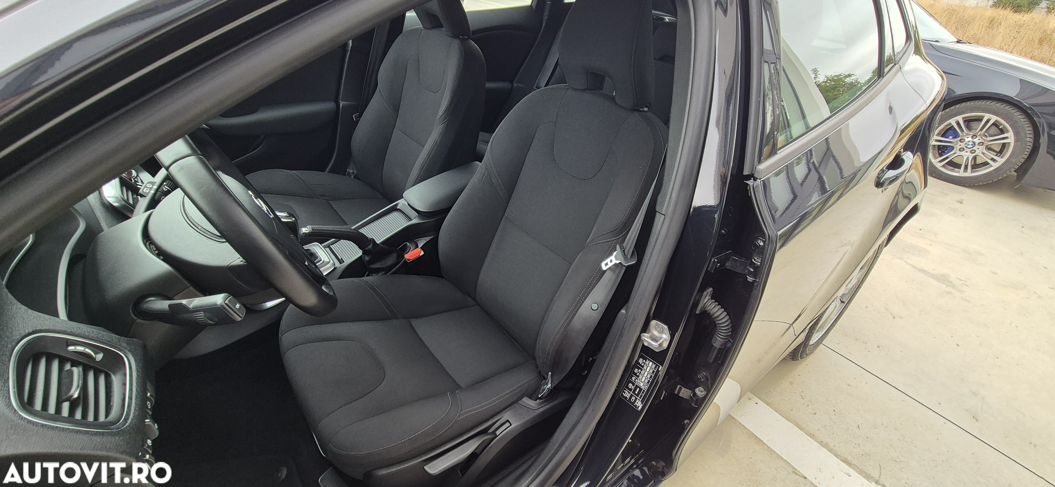 Volvo V40 D4 Momentum - 21