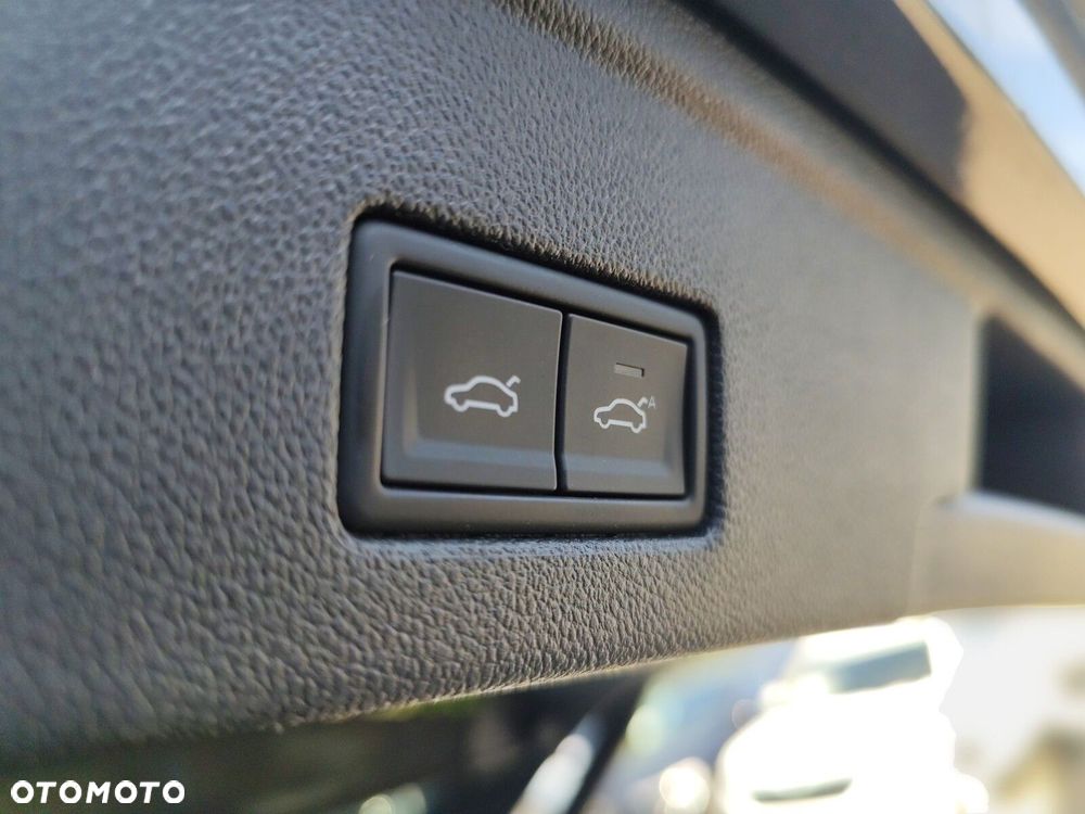 Volkswagen Touareg 3.0 V6 TFSI Plug-In Hybrid 4Mot Atmosphere - 33