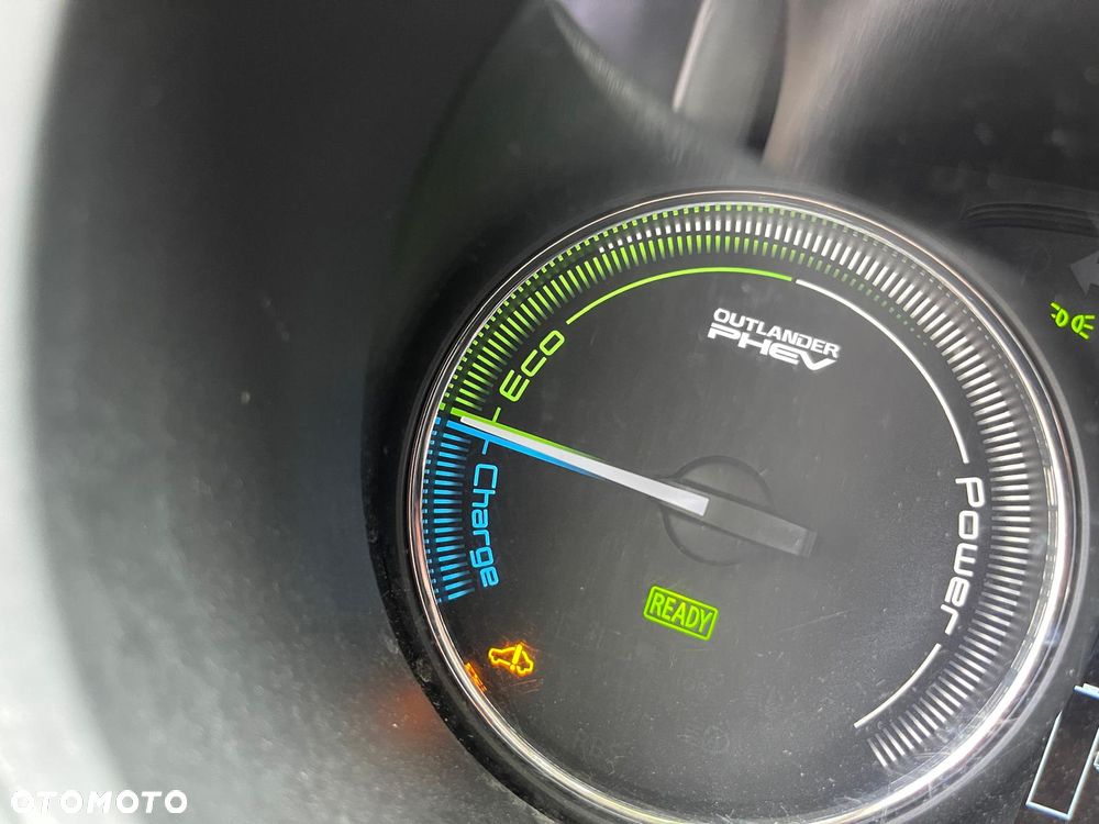 Mitsubishi Outlander Instyle NAVI + - 13
