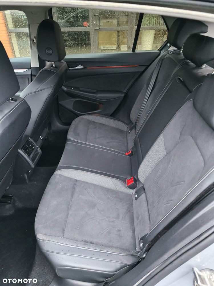 Volkswagen Golf - 8