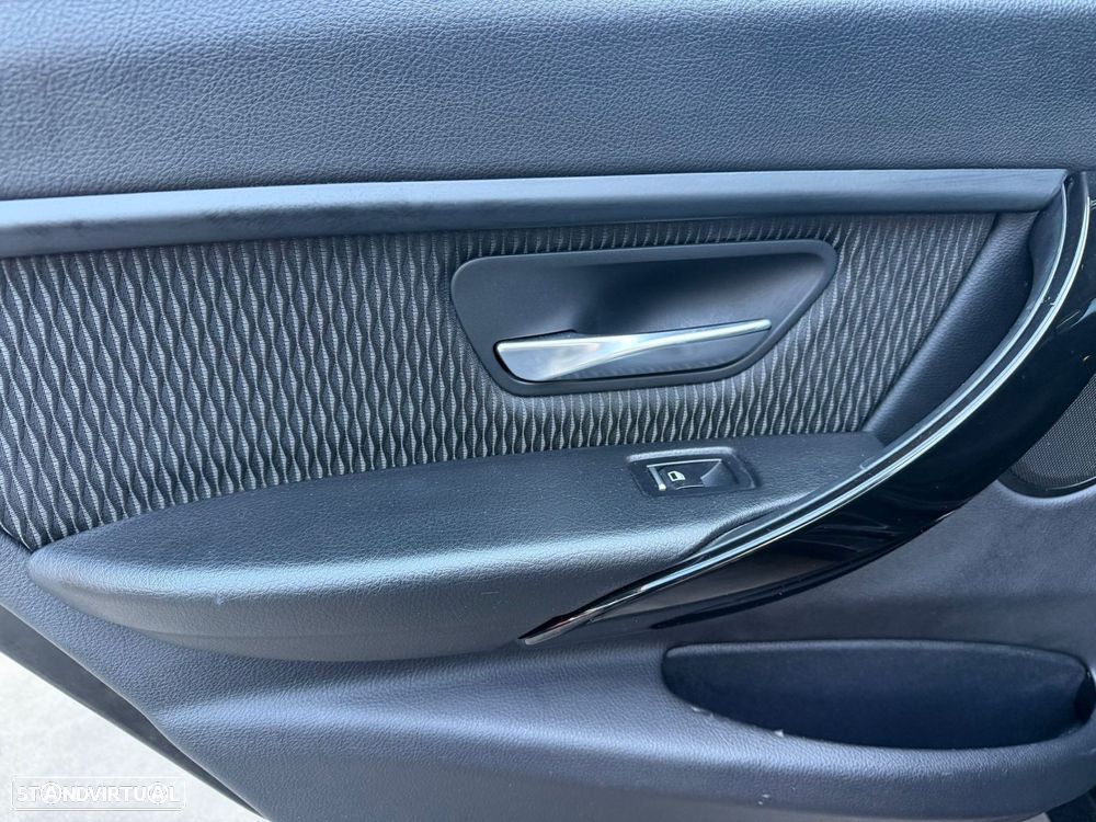 BMW 320 d Aut. Sport Line - 21