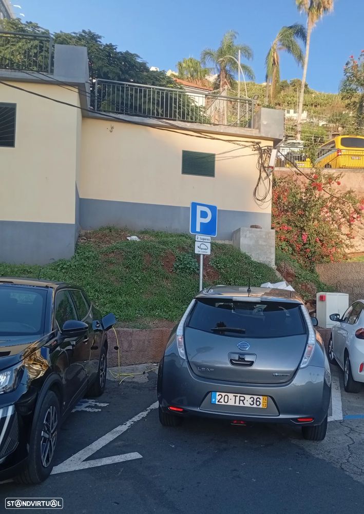 Nissan Leaf 24 kWh (c/ Bateria) Visia + - 6