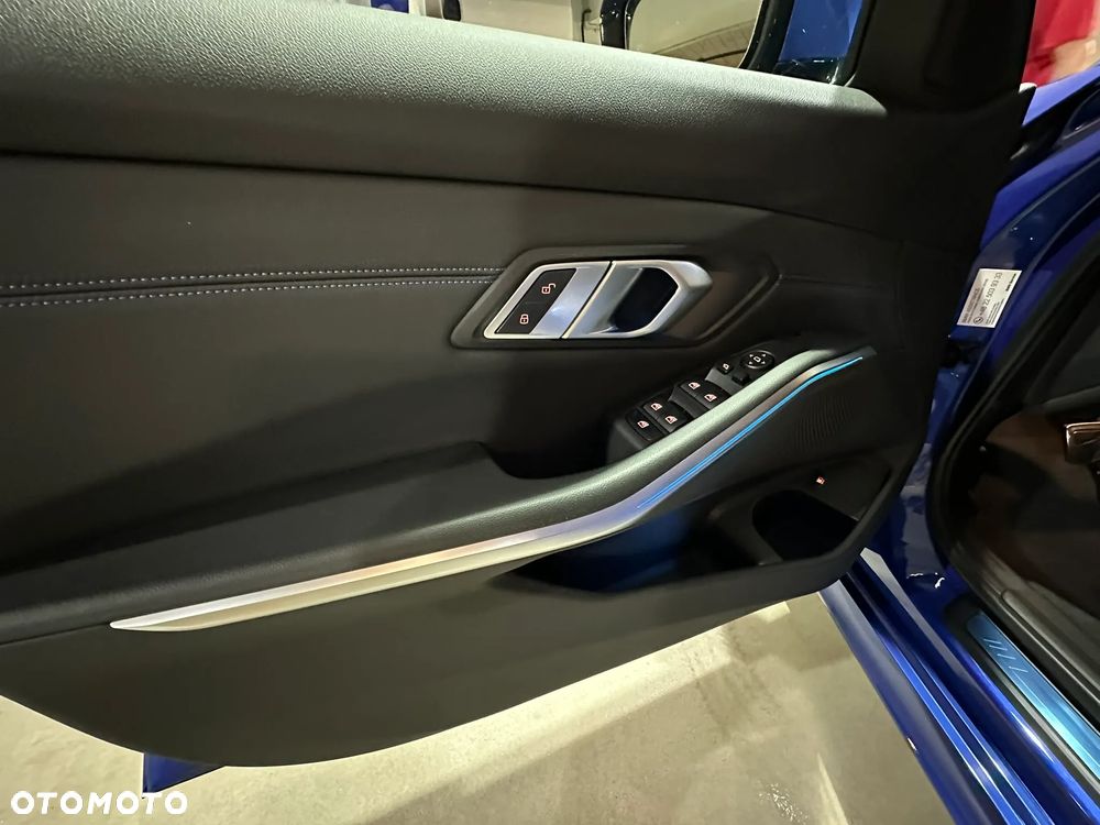 BMW Seria 3 330e xDrive M Sport sport - 20