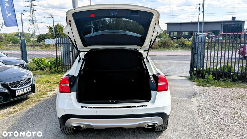 Mercedes-Benz GLA 200 d 4-Matic - 38