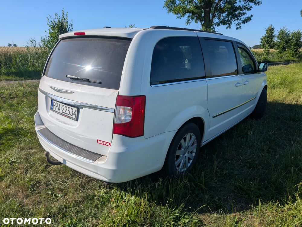 Chrysler Town & Country - 4