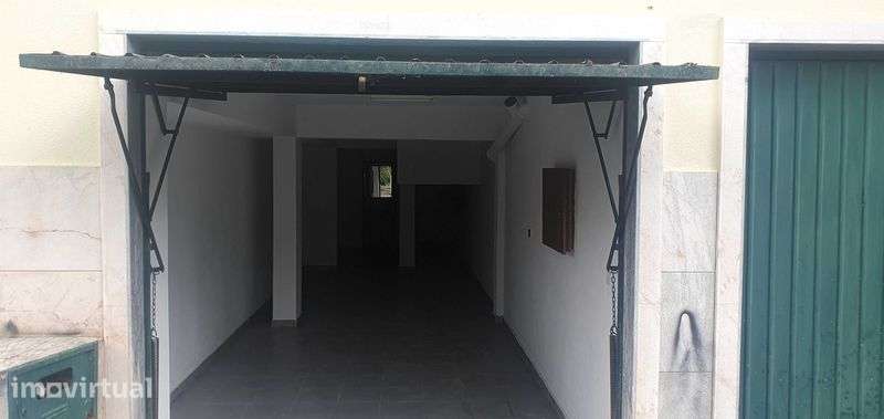 Garagem com 38m2 para arrendamento em Algueirão - Grande imagem: 2/2