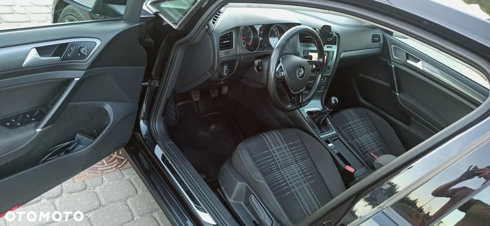 Volkswagen Golf - 11
