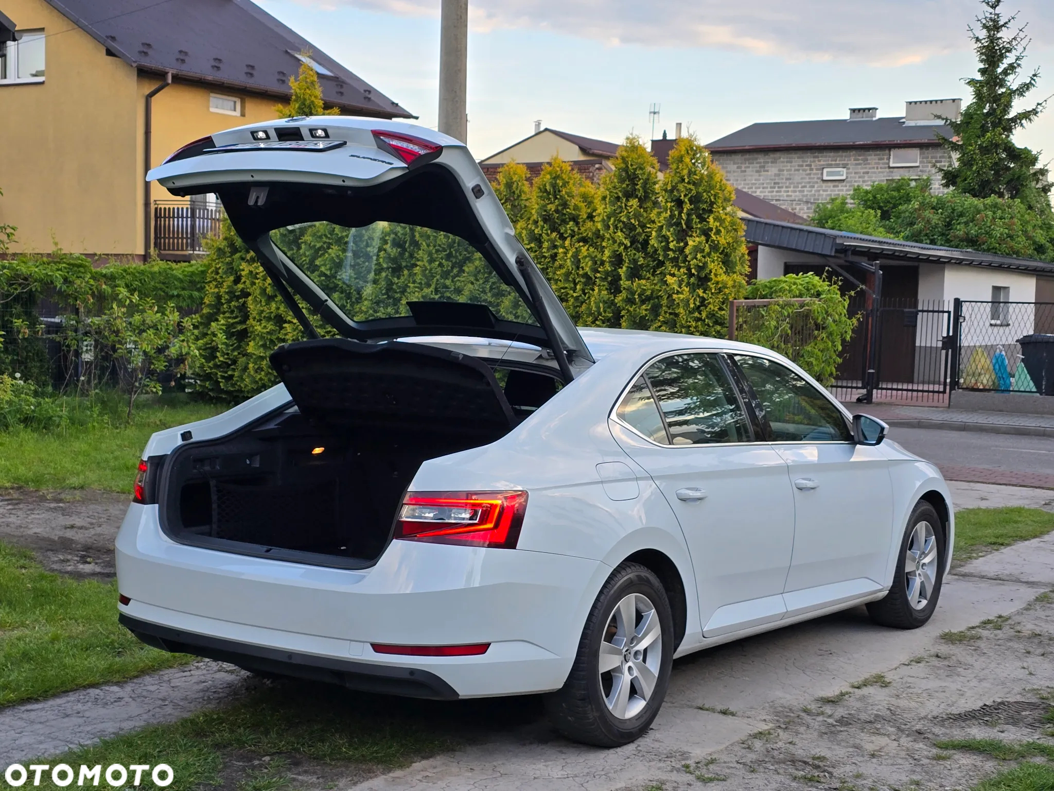 Skoda Superb 2.0 TDI Sportline DSG - 27