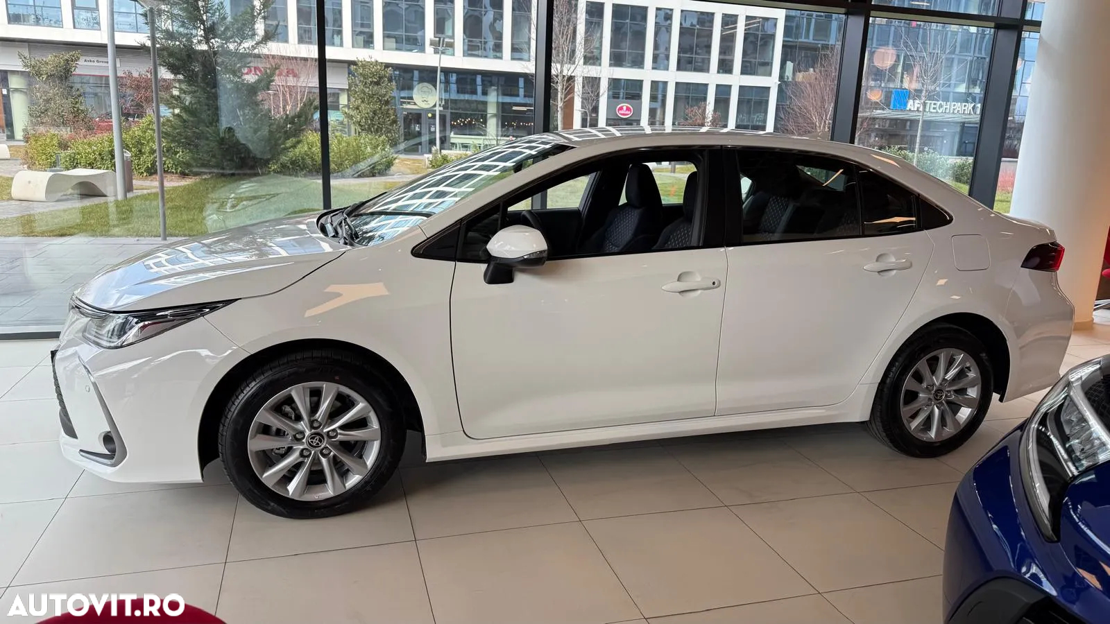 Toyota Corolla 1.8 HSD Business - 12